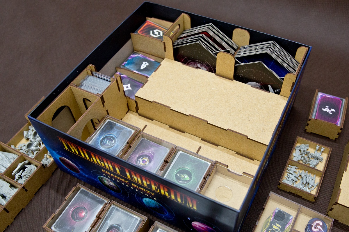 Insert do gry Twilight Imperium: Kraniec burzy - Ułożenie elemntów w pudełku - wersja HDF