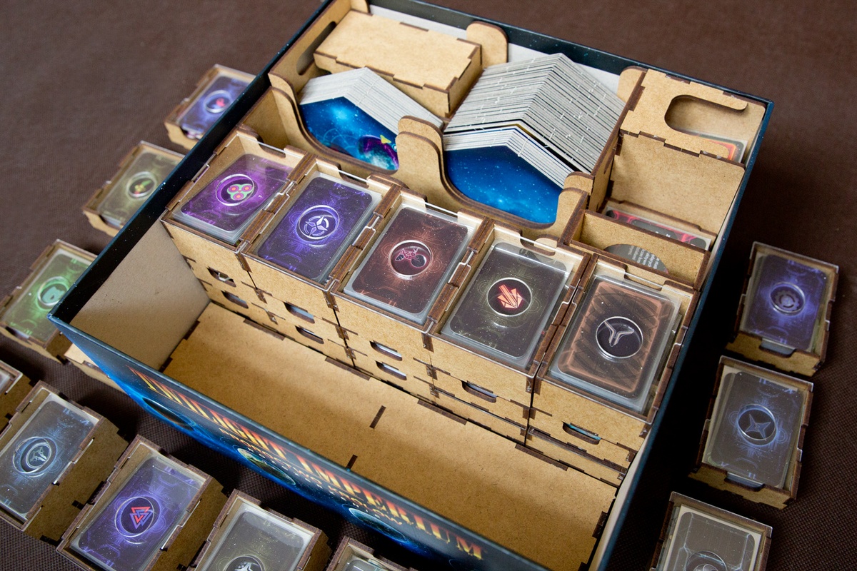 Insert pasujący do gry Twilight Imperium - Discordant Stars and Uncharted Space - wersja B - ułożenie elemntów w pudełku - wersja HDF