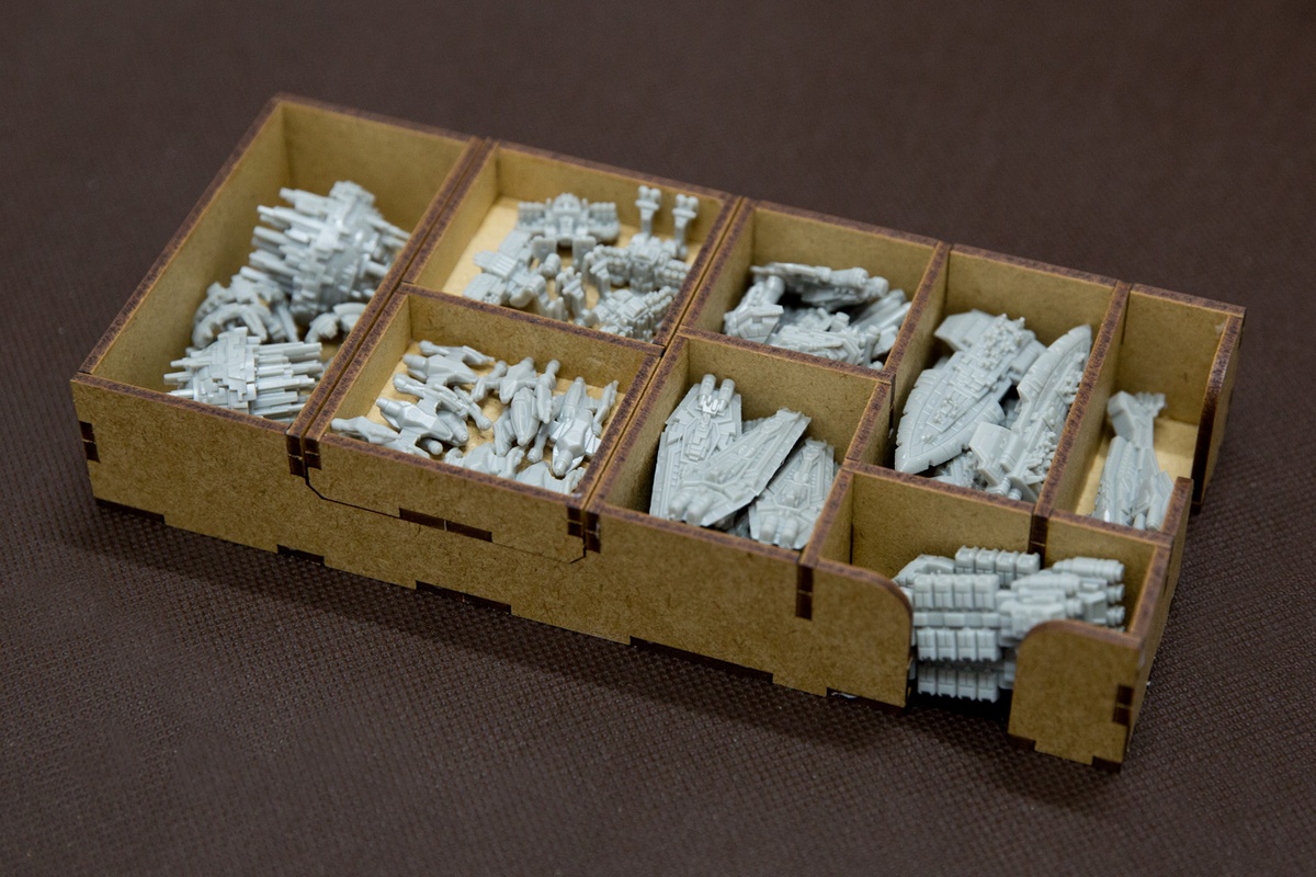 Insert do gry Twilight Imperium: Kraniec burzy - 1 dwuczęściowy pojemnik na plastikowe jednostki neutralne - wersja HDF