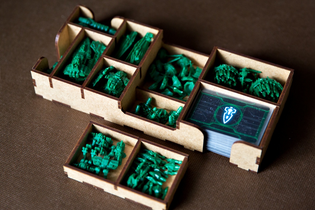 Insert pasujący do gry Twilight Imperium z dodatkiem Proroctwo Królów