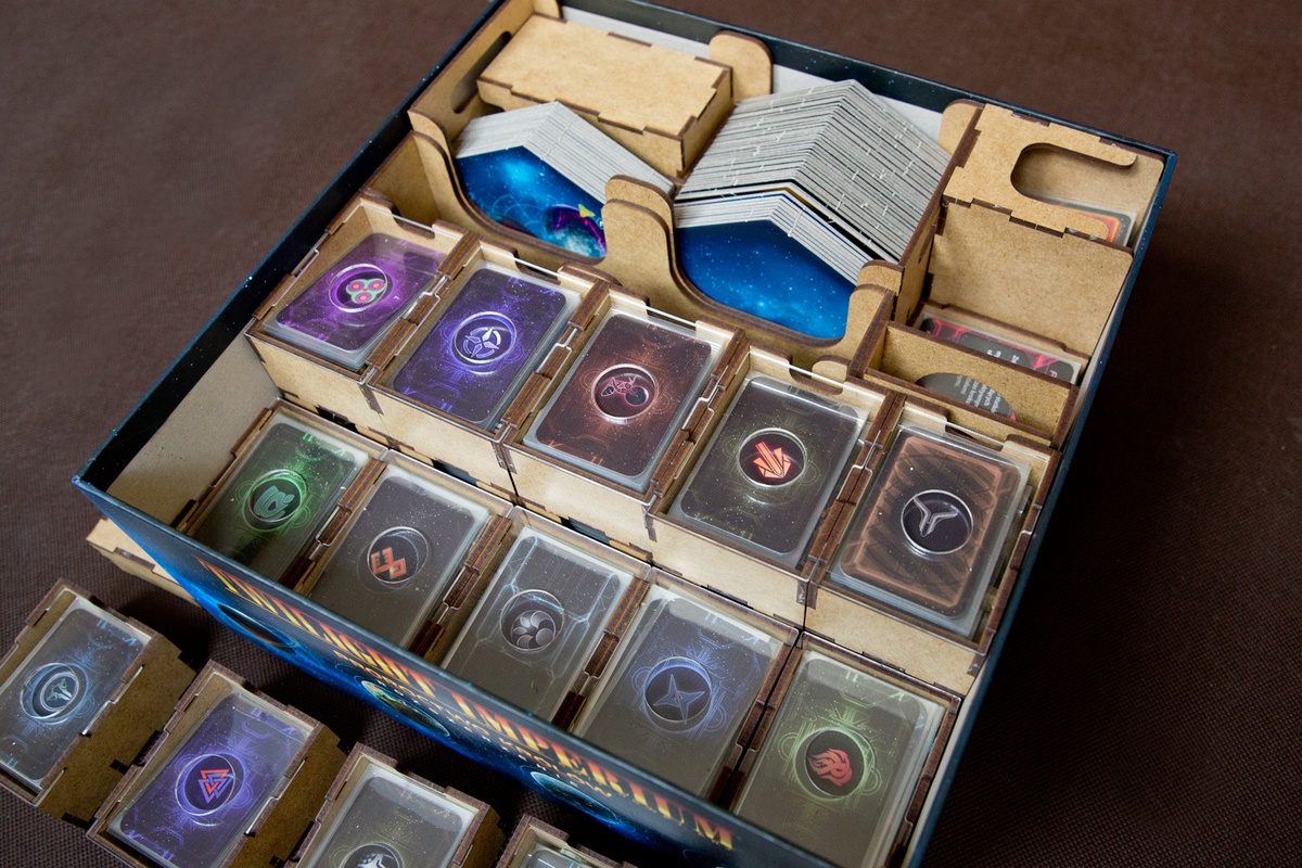 Insert pasujący do gry Twilight Imperium - Discordant Stars and Uncharted Space - wersja B - ułożenie elemntów w pudełku - wersja HDF