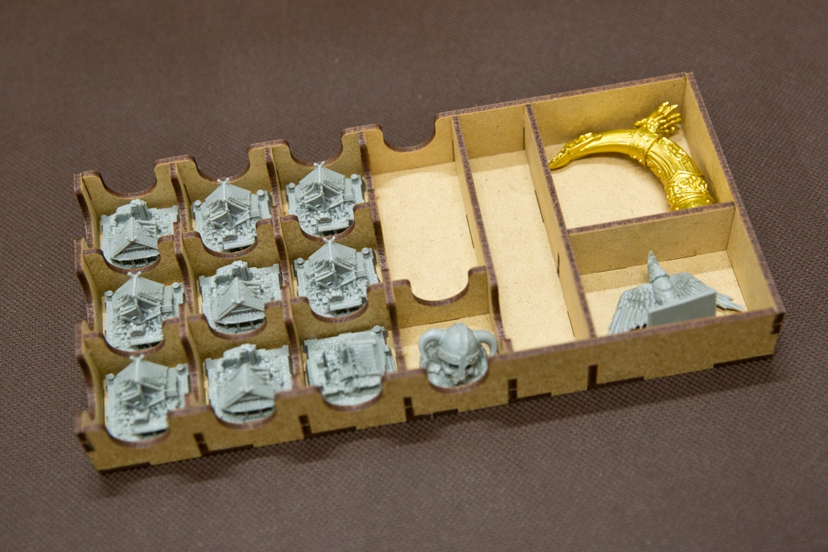 Insert do gry Blood Rage - Promos BOX - 1 pojemnik na plastikowe znaczniki: Spładrowanych Prowincji, Zagłady, Sagi, Pierwszego Gracza - wersja HDF