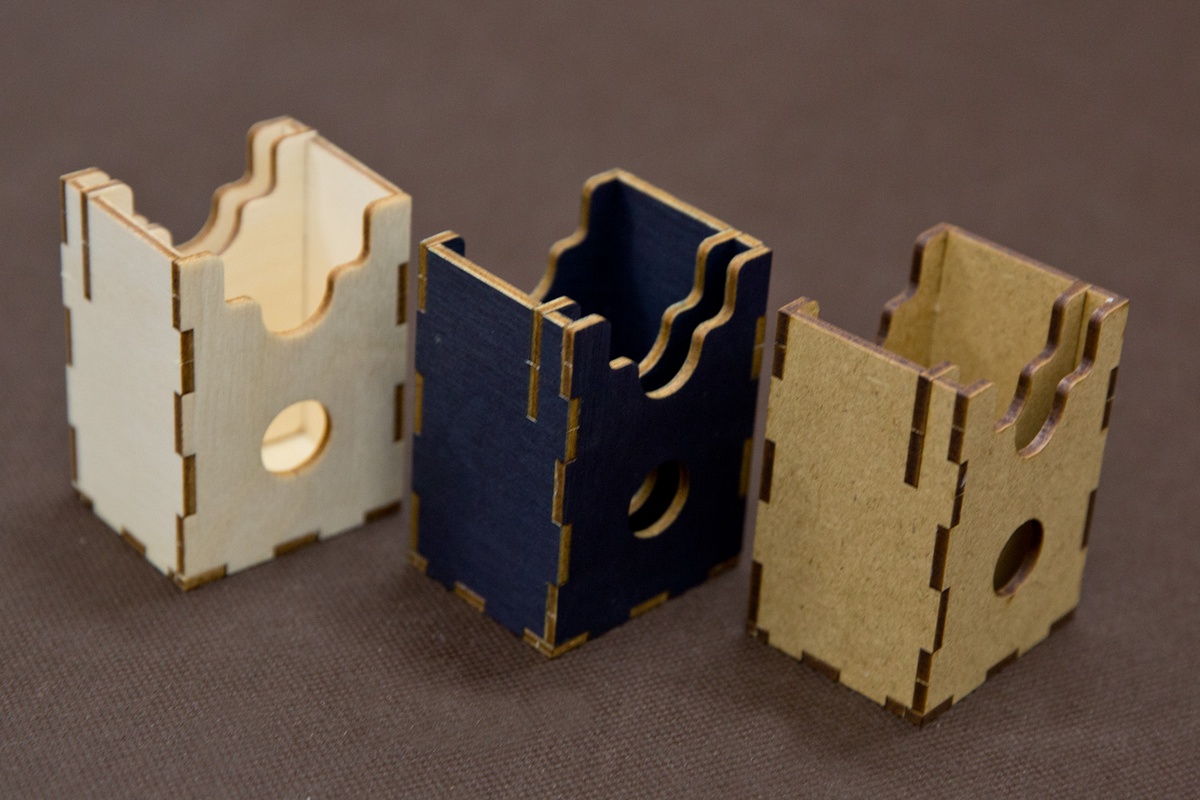 Insert do gry Twilight Imperium: Kraniec burzy - Pojemniki na karty planet oraz karty echa