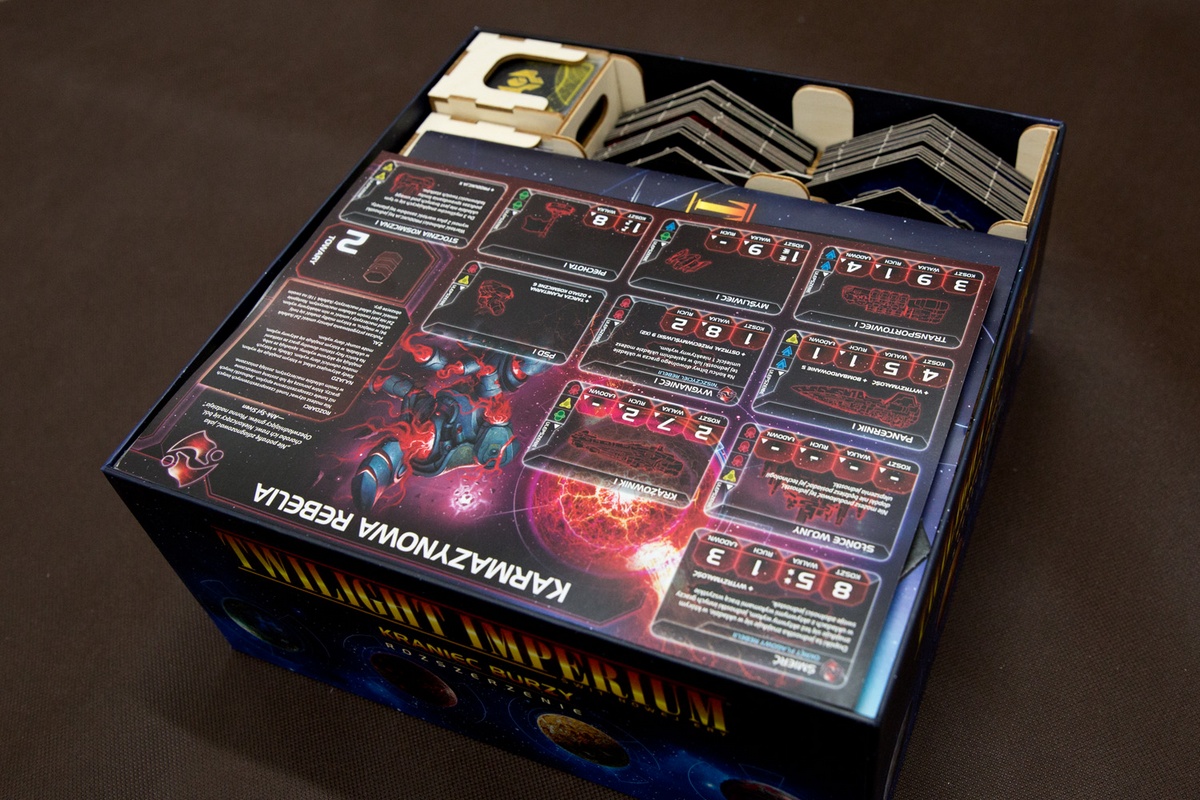 Insert do gry Twilight Imperium: Kraniec burzy - Ułożenie elemntów w pudełku - wersja ze sklejki