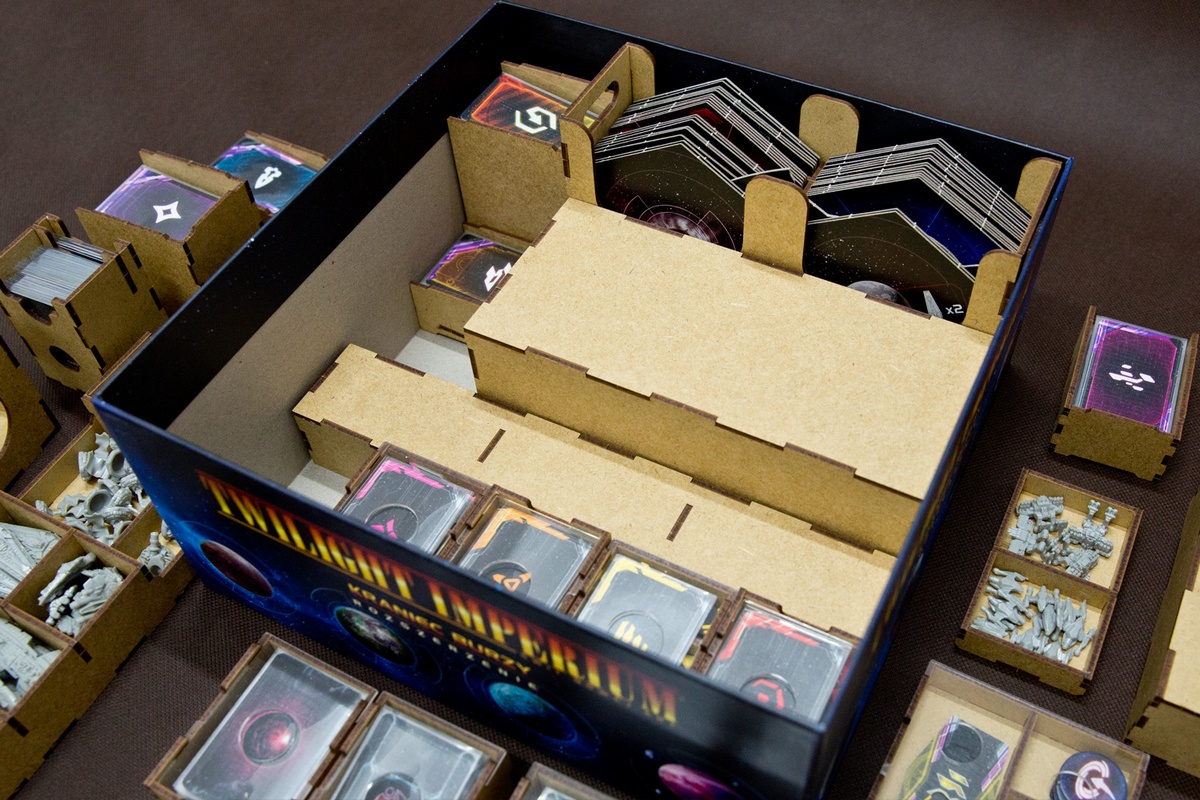 Insert do gry Twilight Imperium: Kraniec burzy - Ułożenie elemntów w pudełku - wersja HDF