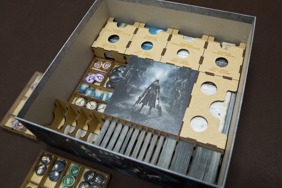 Insert do gry Bloodborne: Gra Planszowa - Ułożenie elementów w pudełku - wersja HDF
