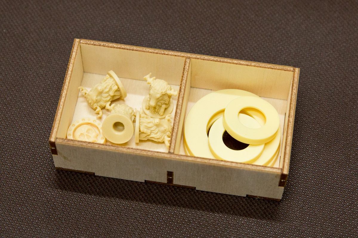 Insert do gry Blood Rage - Promos BOX - 1 pojemnik z żetonami Klanu i podstawkami pod figurki - wersja ze sklejki