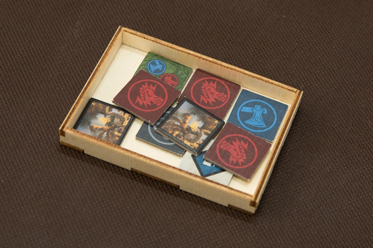 Insert do gry Blood Rage z dodatkami - 1 pojemnik na żetony Plądrowania - wersja ze sklejki