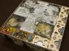 Insert (upgrade) pasujący do gry Zombicide Biała Śmierć - ułożenie elementów w pudełku - wersja ze sklejki