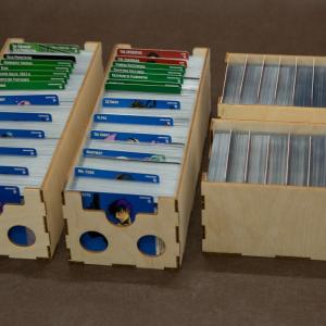 Insert reDrewno do gry - 4 pojemniki na talie Bohaterów, Łotrów, Środowiska - wersja ze sklejki
