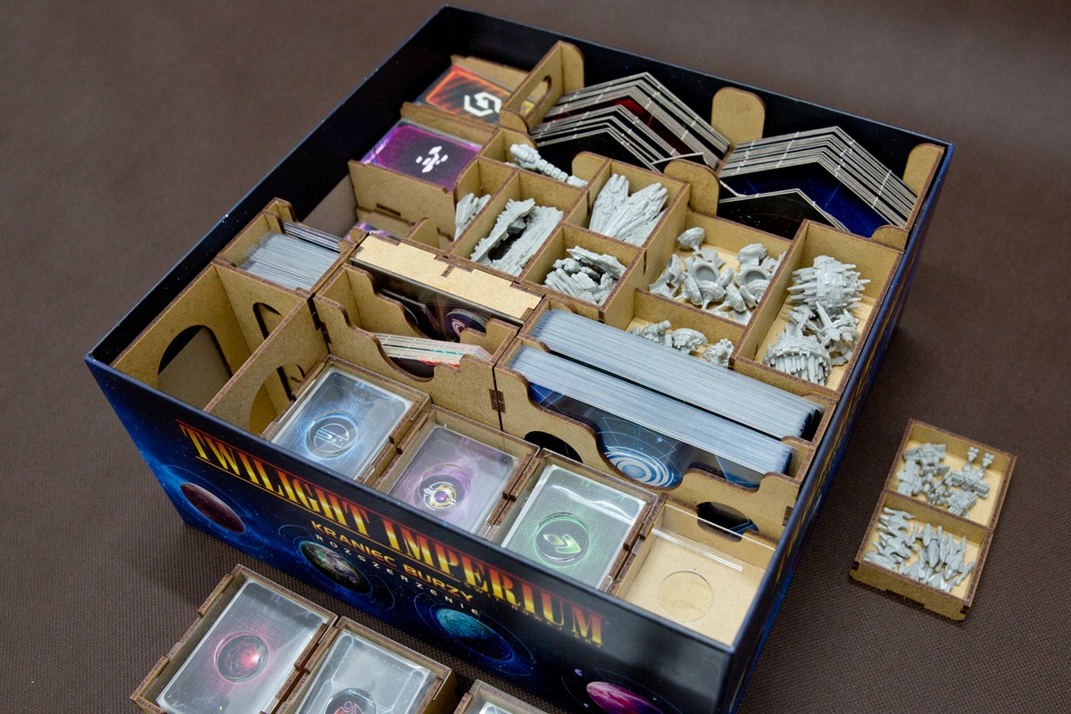 Insert do gry Twilight Imperium: Kraniec burzy - Ułożenie elemntów w pudełku - wersja HDF