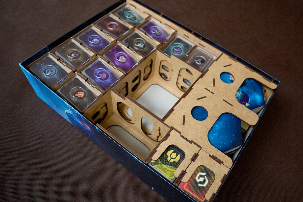 Insert pasujący do gry Twilight Imperium - Discordant Stars and Uncharted Space - wersja A - ułożenie elemntów w pudełku - wersja HDF