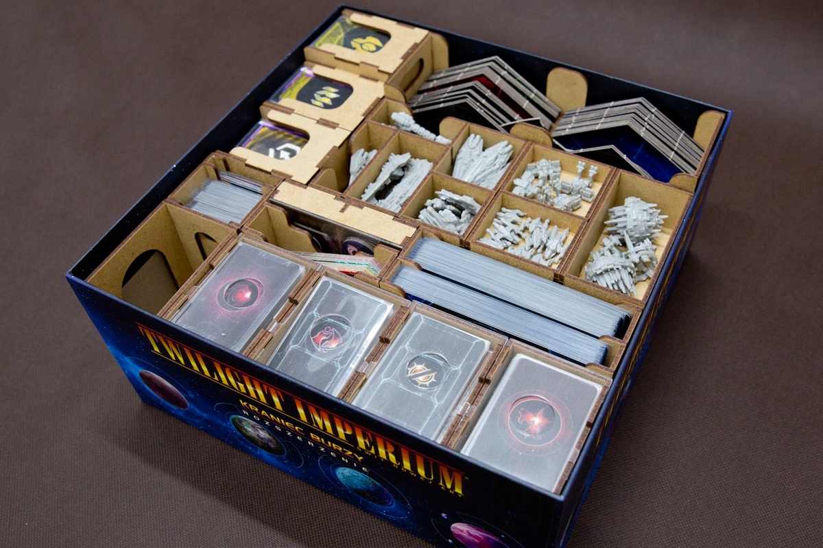 Insert do gry Twilight Imperium: Kraniec burzy - Ułożenie elemntów w pudełku - wersja HDF