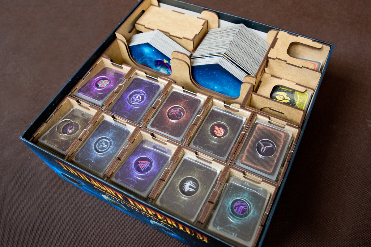 Insert pasujący do gry Twilight Imperium - Discordant Stars and Uncharted Space - wersja B - ułożenie elemntów w pudełku - wersja HDF