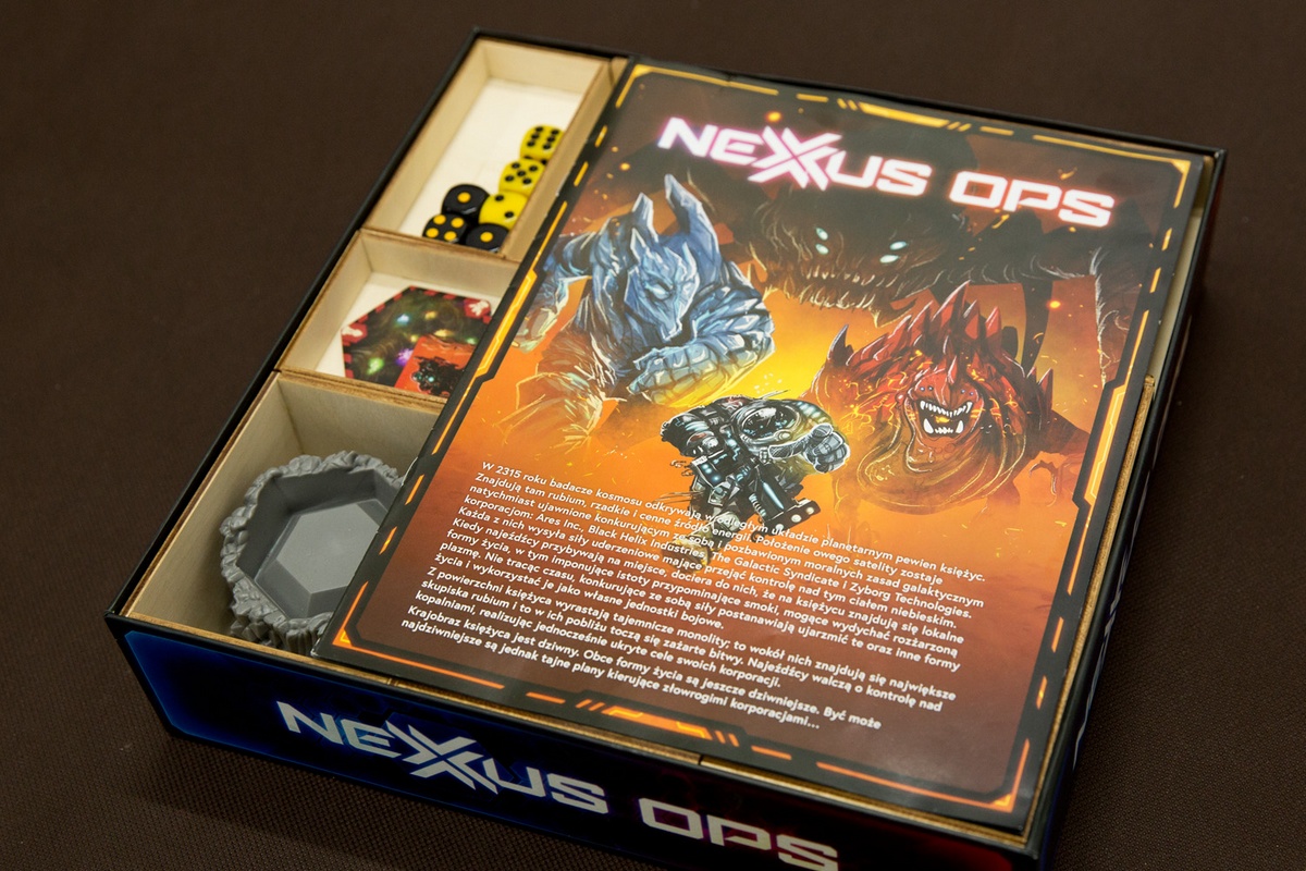 Insert pasujący do gry NEXUS OPS - Ułożenie elementów w pudełku - wersja ze sklejki